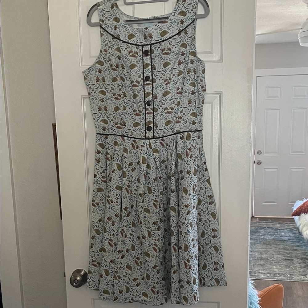Retrolicious Blue and Brown Floral Midi Dress - Picture 2 of 3